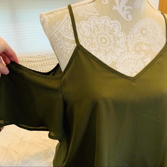 TOBI Amberly Cold Shoulder Top SMALL S Olive 1764 - Picture 5 of 7
